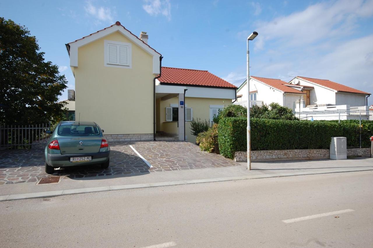 Apartment Divna Njivice